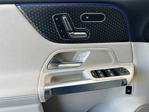 New 2025 Mercedes-Benz GLB 250 4MATIC image 11