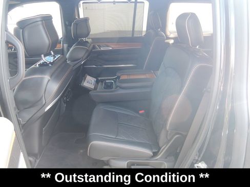 Used 2023 Jeep Grand Wagoneer Series III AWD/4WD image 32