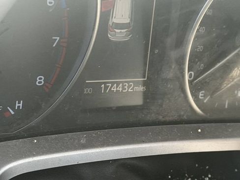 Used 2018 Toyota RAV4 XLE FWD image 9