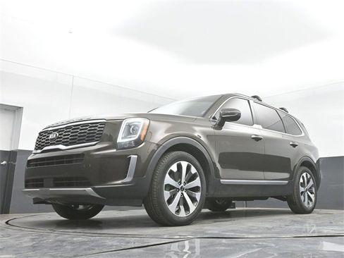 Used 2020 Kia Telluride S w/ S 8 Passenger Seating Package image 43