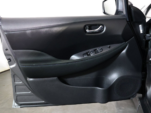Used 2025 Nissan Leaf S FWD image 21