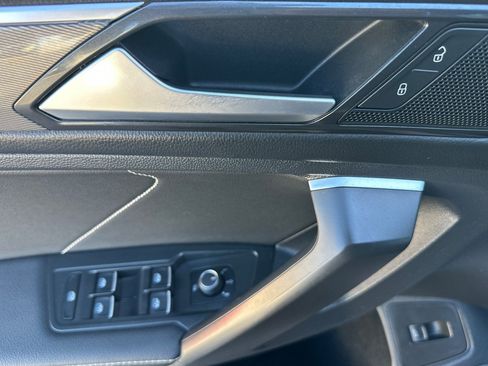 Certified 2022 Volkswagen Tiguan SE R-Line image 11