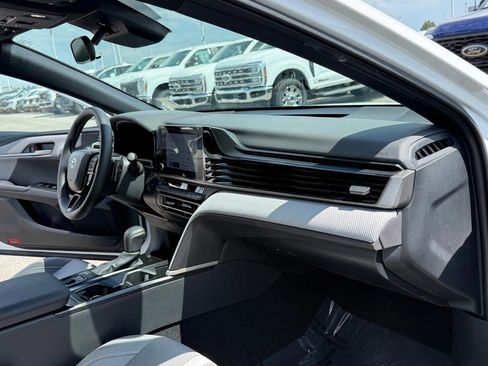 Used 2025 Toyota Camry SE AWD/4WD image 15