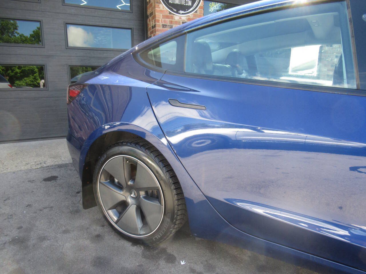 Used 2021 Tesla Model 3 Standard Range Plus RWD image 3