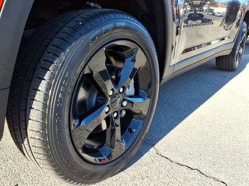 New 2025 Jeep Grand Cherokee Limited image 10