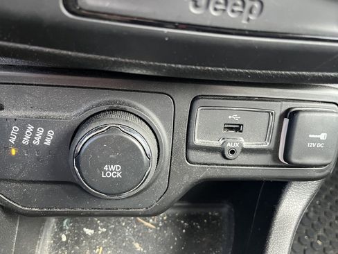 Used 2019 Jeep Renegade Sport image 15