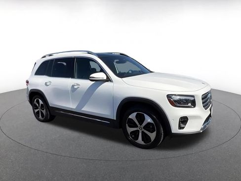 Used 2025 Mercedes-Benz GLB 250 image 2