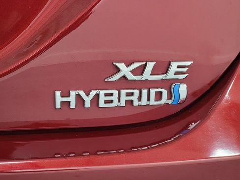 Used 2020 Toyota Camry XLE image 10