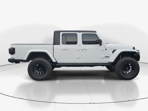 Used 2024 Jeep Gladiator Sport AWD/4WD image 2