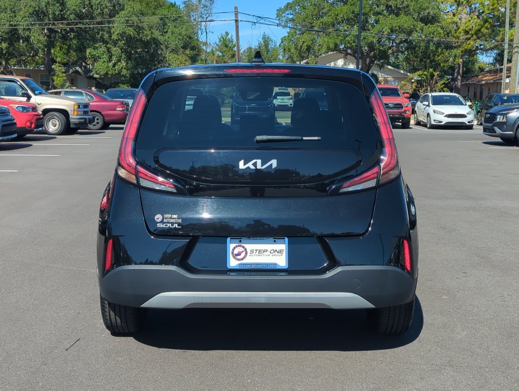 Used 2025 Kia Soul LX FWD image 8