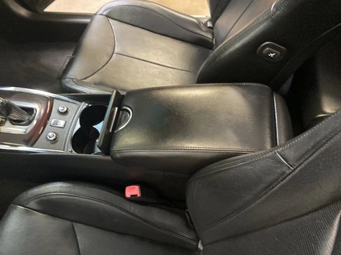 Used 2013 INFINITI G37 Convertible w/ Premium Pkg RWD image 33
