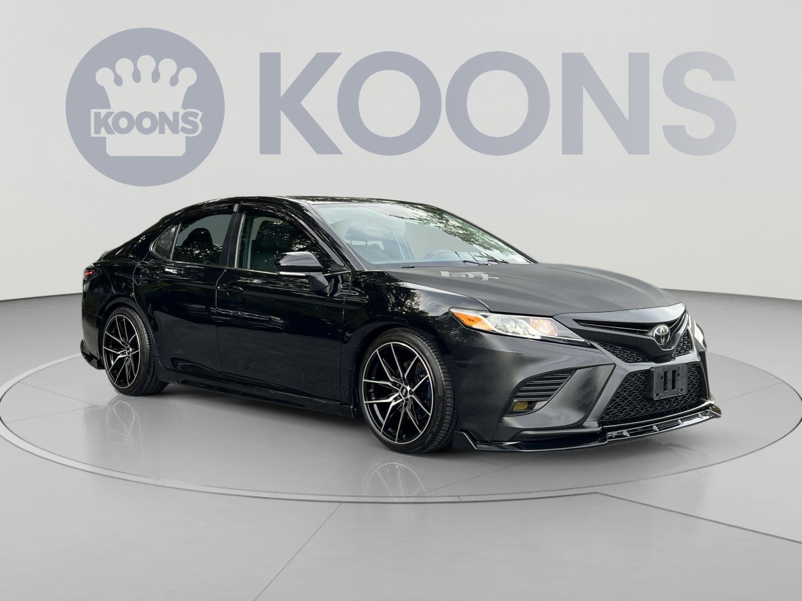 Used 2019 Toyota Camry SE w/ Audio Package FWD image 2