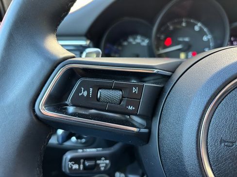 Certified 2025 Porsche Macan image 15