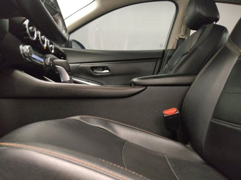 Used 2022 Nissan Sentra SR w/ SR Premium Package FWD image 17