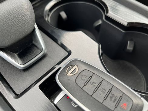 Used 2025 Nissan Rogue SV AWD/4WD image 27