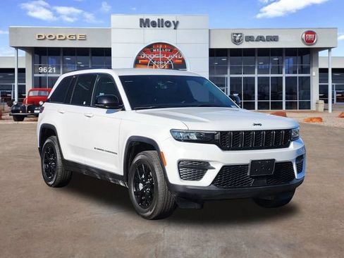 Certified 2025 Jeep Grand Cherokee Altitude AWD/4WD image 2