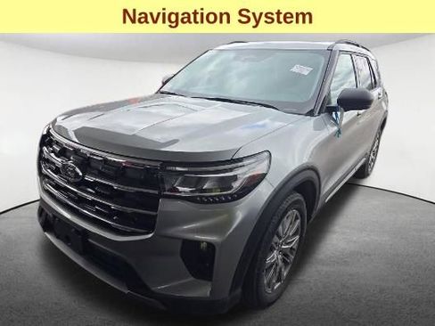Used 2025 Ford Explorer Active w/ Active Comfort Package AWD/4WD image 4