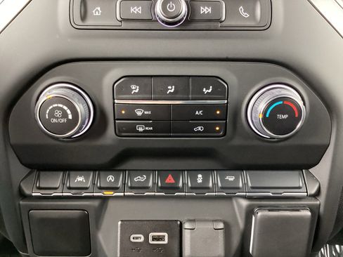 Used 2025 Chevrolet Silverado 1500 Custom image 19