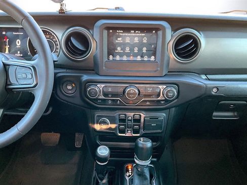 Certified 2023 Jeep Gladiator Willys image 12