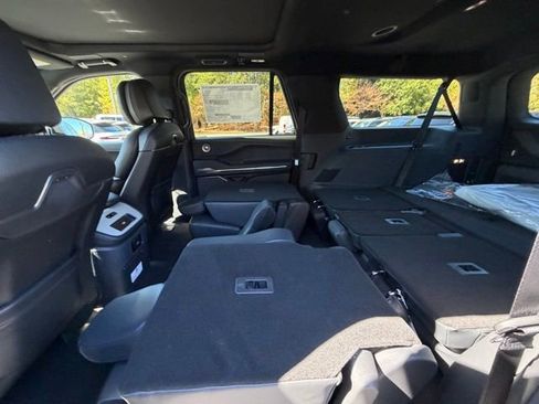 New 2025 Lincoln Navigator L Reserve w/ Jet Appearance Package image 12