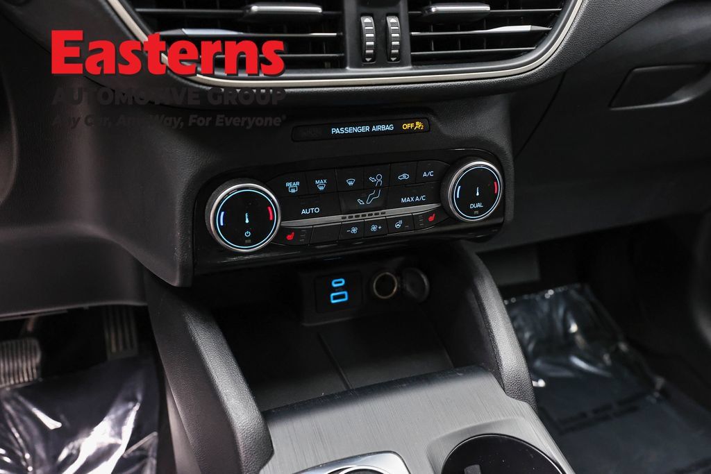Used 2022 Ford Escape SE w/ Convenience Package FWD image 23