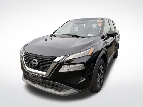 Used 2022 Nissan Rogue SV image 2