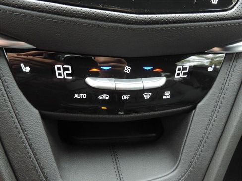 New 2026 Cadillac XT5 Luxury w/ LPO, ONYX Package image 19