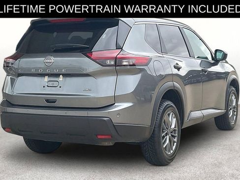 Used 2024 Nissan Rogue S AWD/4WD image 2