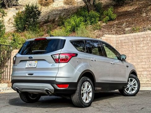 Used 2017 Ford Escape SE image 18