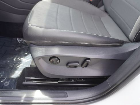 Used 2022 Volkswagen Taos SE FWD image 16