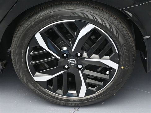 New 2025 Nissan Versa SR w/ Trunk Package image 8