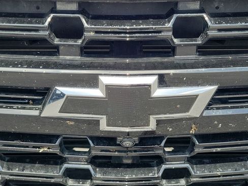 Used 2024 Chevrolet Tahoe Z71 w/ Luxury Package image 11