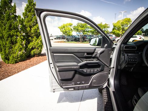 Used 2026 Toyota 4Runner TRD Off-Road Premium AWD/4WD image 14