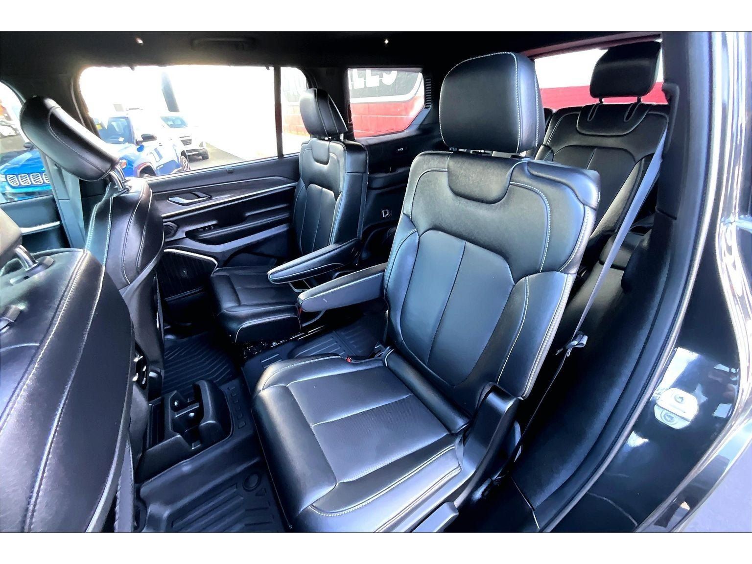 Used 2024 Jeep Grand Cherokee L Limited w/ Luxury Tech Group II AWD/4WD image 29