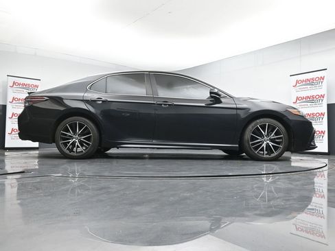 Used 2023 Toyota Camry SE w/ Cold Weather Package FWD image 24