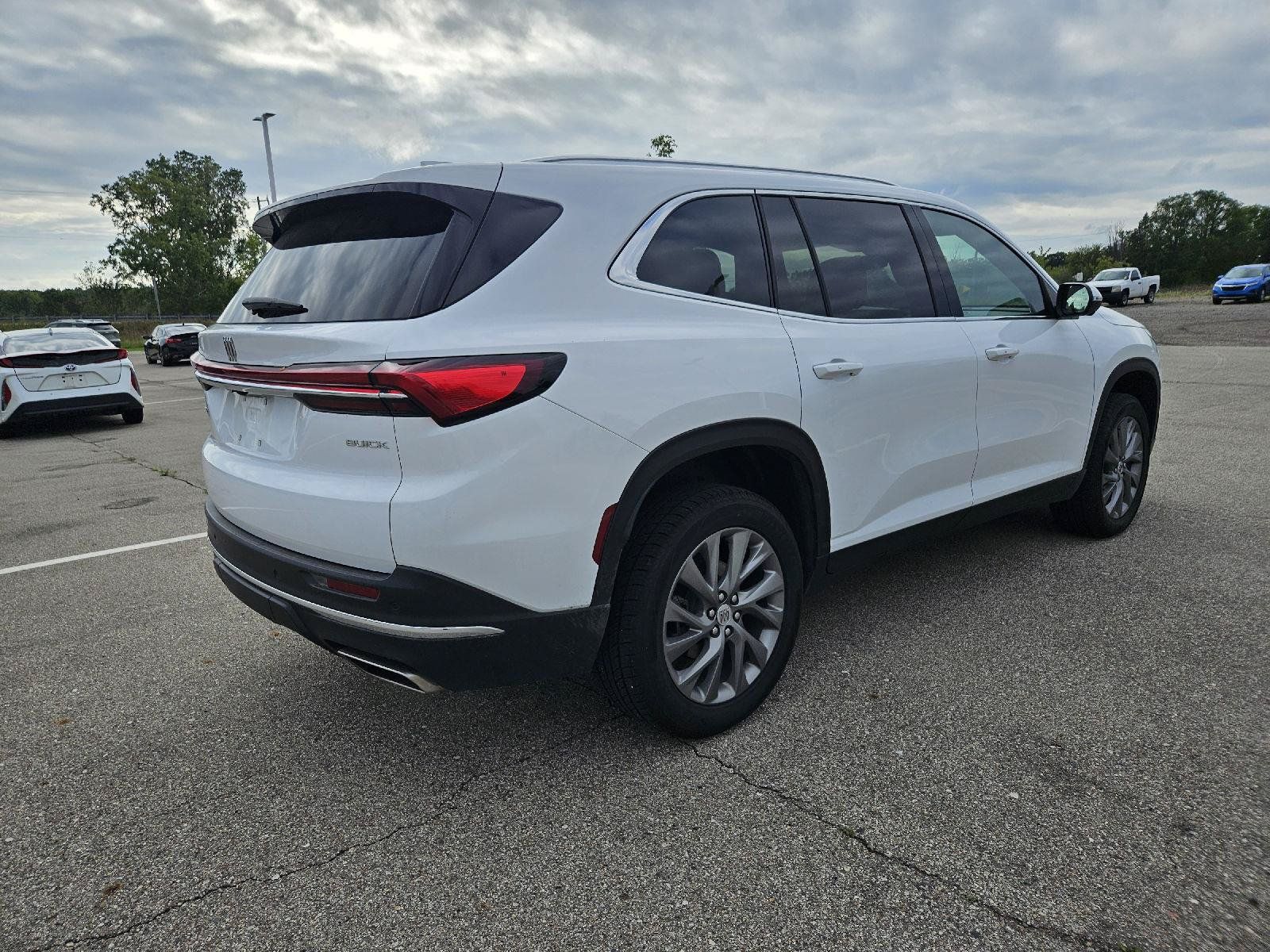 Used 2026 Buick Enclave Preferred AWD/4WD image 7