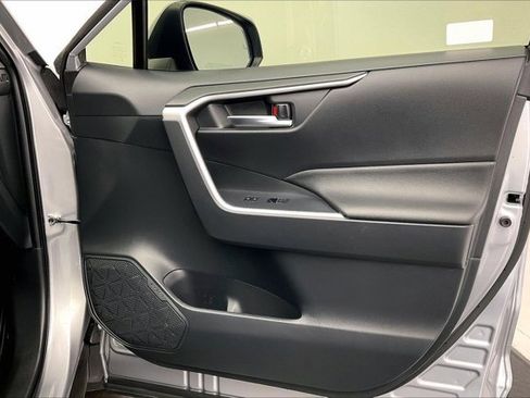 Used 2023 Toyota RAV4 XLE Premium image 27
