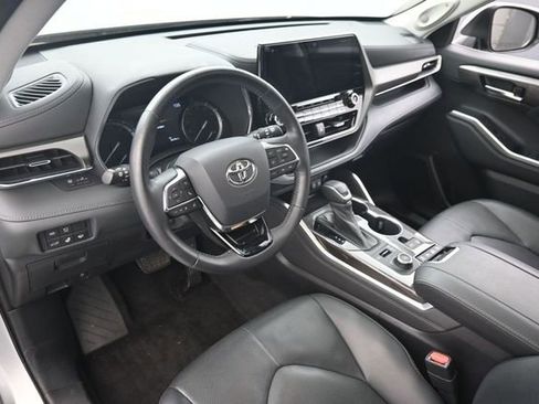 Used 2021 Toyota Highlander Limited AWD/4WD image 11