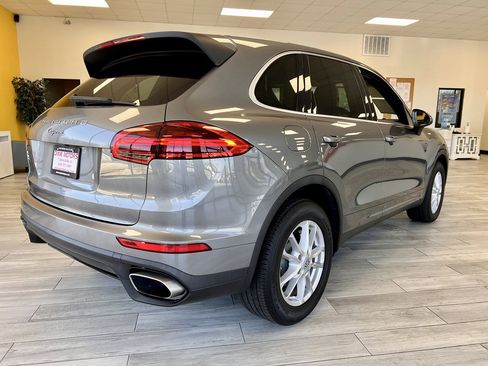 Used 2018 Porsche Cayenne image 6