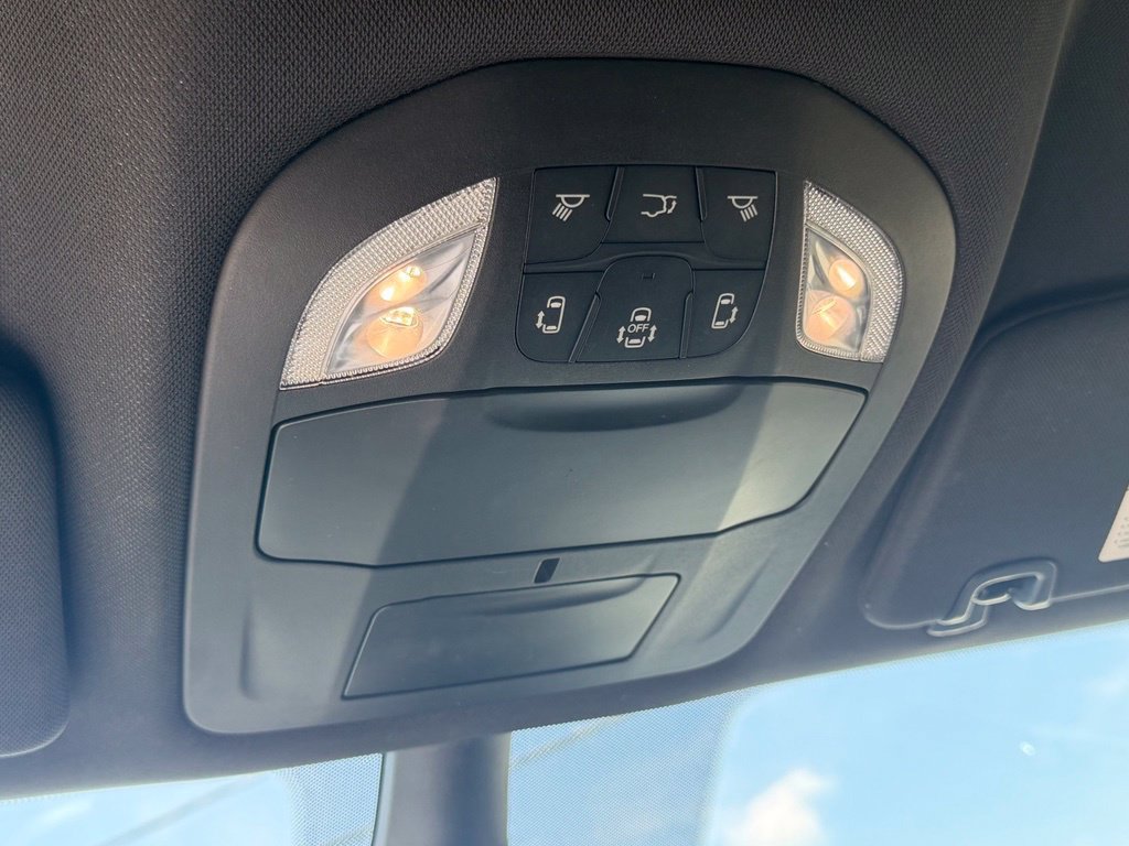 Used 2024 Chrysler Pacifica Limited FWD image 28