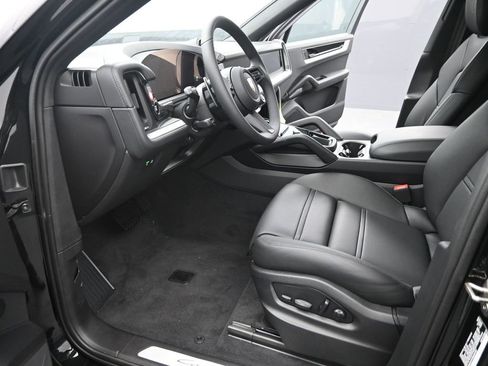 New 2026 Porsche Cayenne image 22