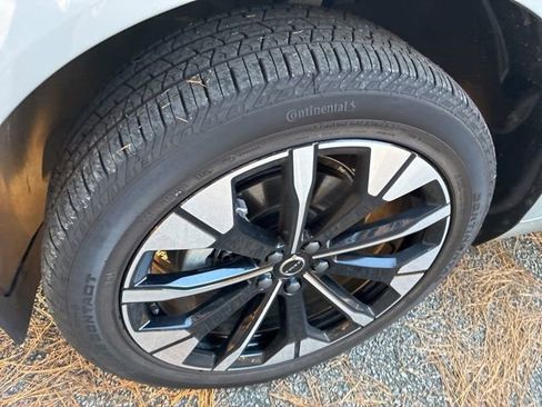 Used 2026 Volvo XC60 B5 Plus w/ Protection Package Premier image 11