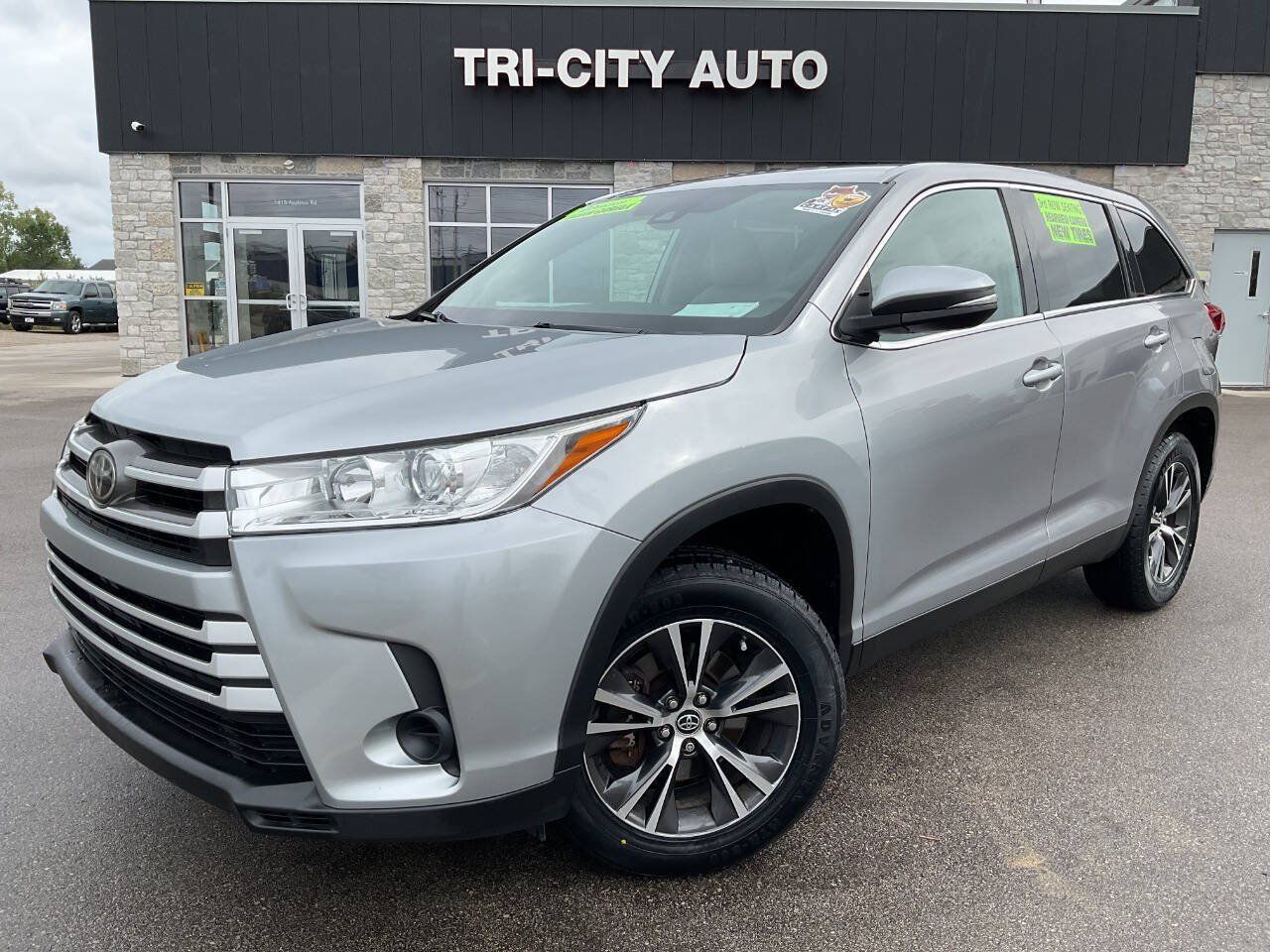 Used 2019 Toyota Highlander LE FWD image 1