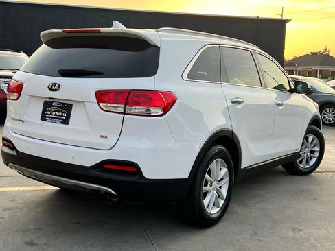 Used 2017 Kia Sorento AWD w/ LX Convenience Package image 6