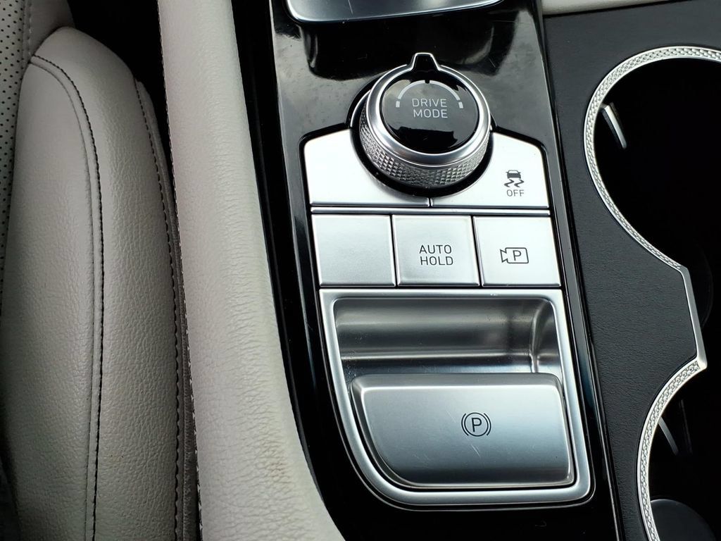 Used 2025 Genesis G70 2.5T AWD/4WD image 19