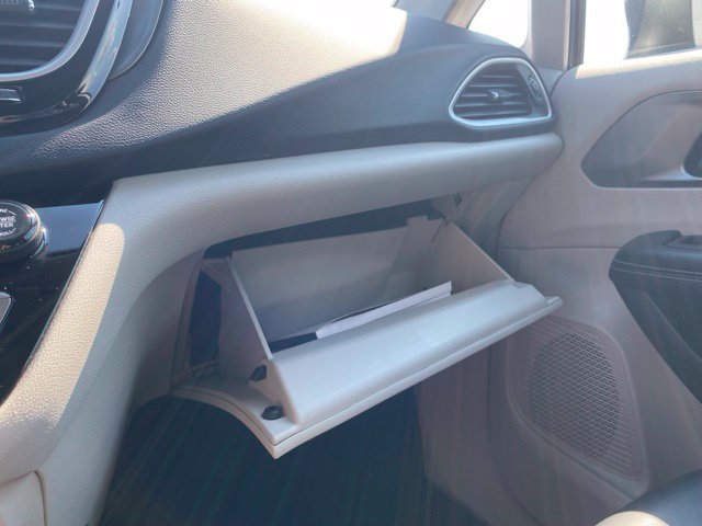Used 2023 Chrysler Pacifica Touring-L FWD image 27