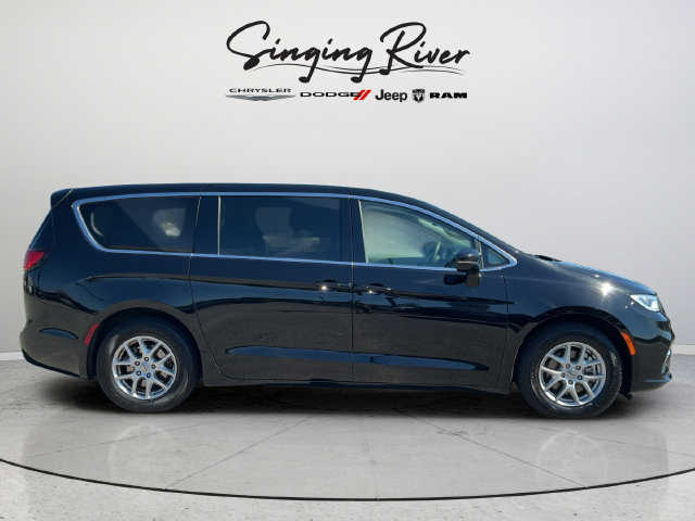 Used 2024 Chrysler Pacifica Touring-L FWD image 8