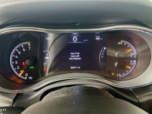 Used 2017 Jeep Grand Cherokee Altitude image 14