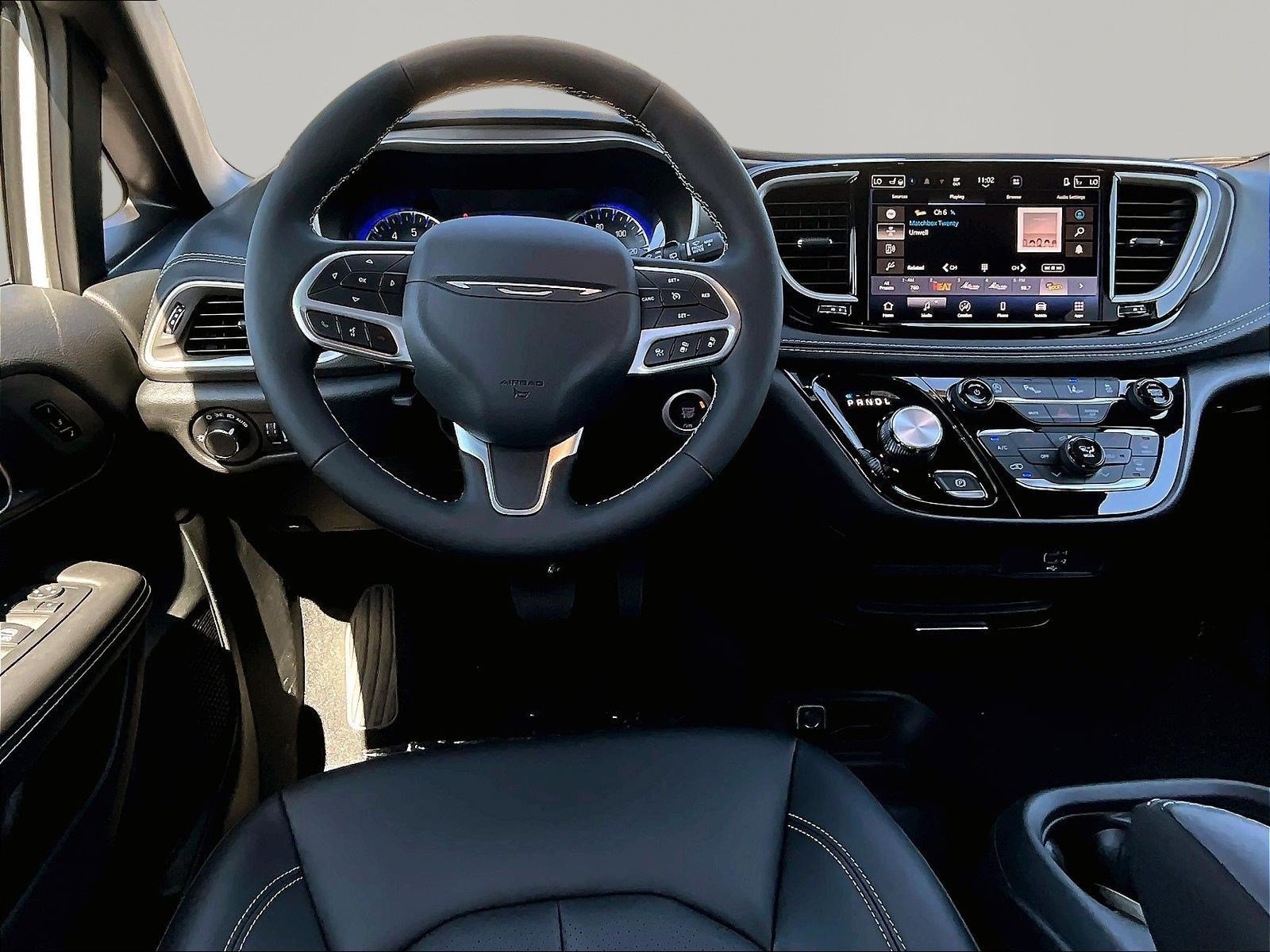 New 2027 Chrysler Pacifica Select AWD/4WD image 9