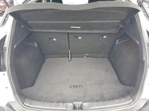 Used 2018 Nissan Kicks SV image 14